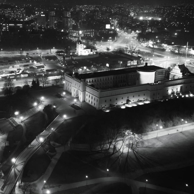 Zdjęcia dronem nocne twojego miasta